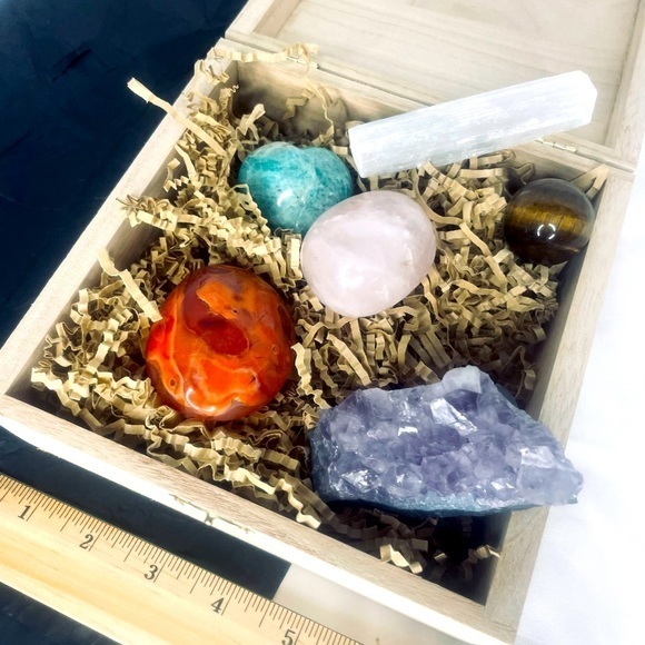 Energy Crystal Gift Box | Hand picked crystals! Makes A Perfect Gift - Picture 4 of 4